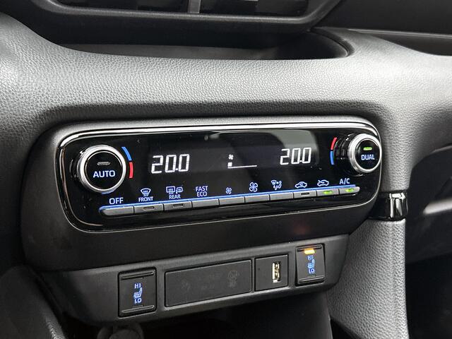 Toyota YARIS 1.5 Hybrid Executive | Lederen bekleding | Panorama dak | Achteruitrijcamera | Stoelverwarming |