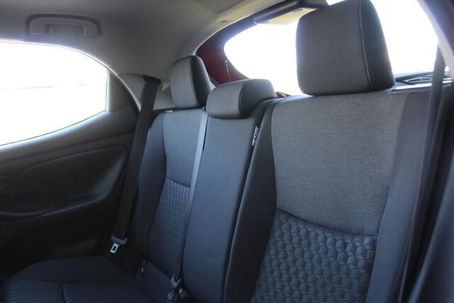 Toyota YARIS 1.5 Hybrid Active Plus | Rijklaar | Apple/Android | Stoelverwarming | Camera | Clima | DAB+ | Adap Cruise