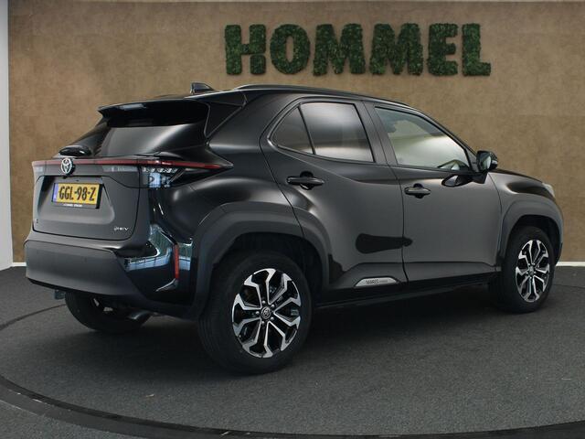 Toyota YARIS Cross 1.5 Hybrid Dynamic Plus - 130 PK! - STUUR/STOEL VERWARMING - ADAPTIEVE CRUISE CONTROL - DODEHOEKDETECTIE - LEDEREN STUURWIEL - KEYLESS ENTRY & START - LED KOPLAMPEN - ACHTERUITRIJCAMERA - STOELVERWARMING - PARKEERSENSOREN VOOR EN ACHTER