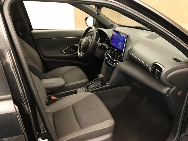 Toyota YARIS Cross 1.5 Hybrid Dynamic Plus - 130 PK! - STUUR/STOEL VERWARMING - ADAPTIEVE CRUISE CONTROL - DODEHOEKDETECTIE - LEDEREN STUURWIEL - KEYLESS ENTRY & START - LED KOPLAMPEN - ACHTERUITRIJCAMERA - STOELVERWARMING - PARKEERSENSOREN VOOR EN ACHTER