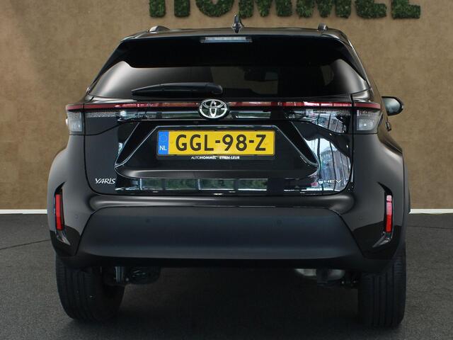 Toyota YARIS Cross 1.5 Hybrid Dynamic Plus - 130 PK! - STUUR/STOEL VERWARMING - ADAPTIEVE CRUISE CONTROL - DODEHOEKDETECTIE - LEDEREN STUURWIEL - KEYLESS ENTRY & START - LED KOPLAMPEN - ACHTERUITRIJCAMERA - STOELVERWARMING - PARKEERSENSOREN VOOR EN ACHTER