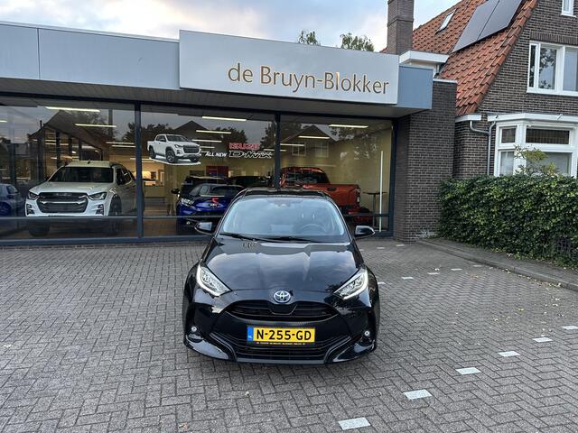 Toyota YARIS 1.5 Hybrid Dynamic 7.400 km! Toyota-dealer onderhouden, alle beurten gehad. Toyota 10 jaar garantie.