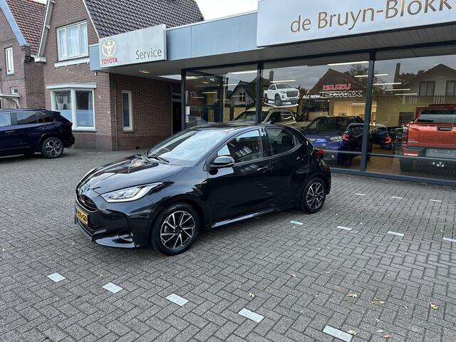 Toyota YARIS 1.5 Hybrid Dynamic 7.400 km! Toyota-dealer onderhouden, alle beurten gehad. Toyota 10 jaar garantie.