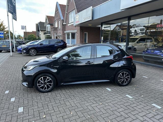 Toyota YARIS 1.5 Hybrid Dynamic 7.400 km! Toyota-dealer onderhouden, alle beurten gehad. Toyota 10 jaar garantie.