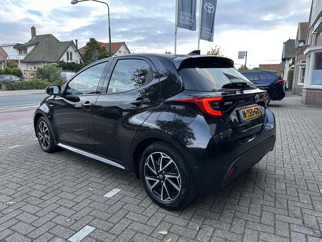 Toyota YARIS 1.5 Hybrid Dynamic 7.400 km! Toyota-dealer onderhouden, alle beurten gehad. Toyota 10 jaar garantie.
