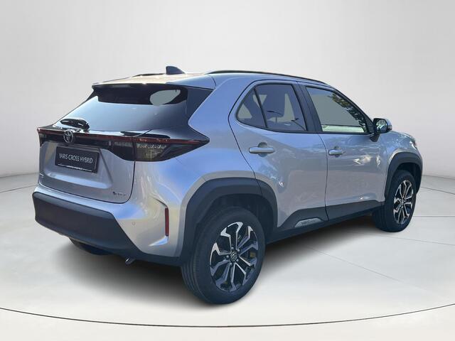 Toyota YARIS Cross 1.5 Hybrid 115 Dynamic | Comfort Pack | Shimmering silver metallic | Nieuw uit voorraad |