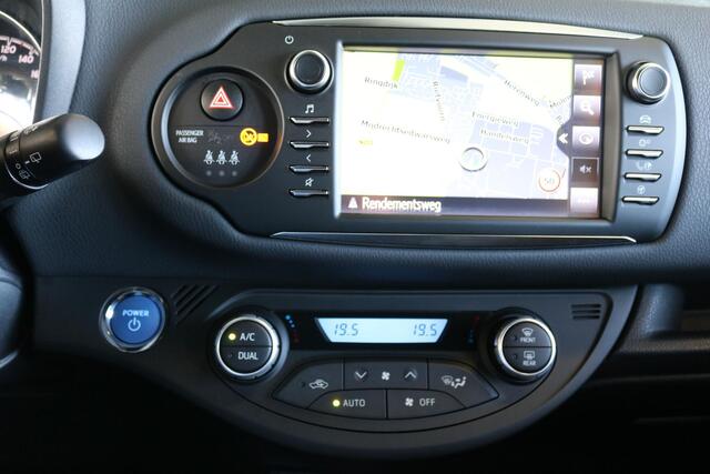 Toyota YARIS 1.5 Hybrid Bi-Tone , Parkeersensoren