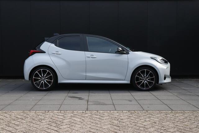 Toyota YARIS 1.5 Hybrid GR Sport | STOELVERW. | HALF LEDER | CAMERA | JBL AUDIO | CRUISE | NAVI |