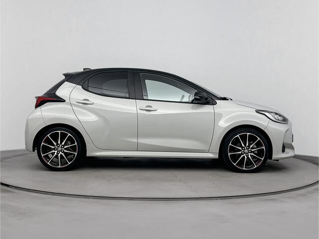 Toyota YARIS 1.5 Hybrid GR Sport | Achteruitrijcamera | Stoelverwarming | Full map navigatie |