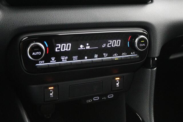 Toyota YARIS 1.5 Hybrid 130 Launch Edition | Bitone | Lederen bekleding | Parkeersensoren | Stuur en stoelverwarming |