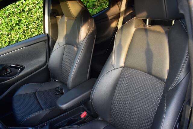 Toyota YARIS 1.5 Hybrid Launch Edition FULL OPTION!