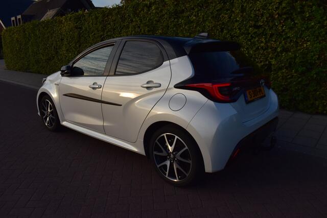 Toyota YARIS 1.5 Hybrid Launch Edition FULL OPTION!
