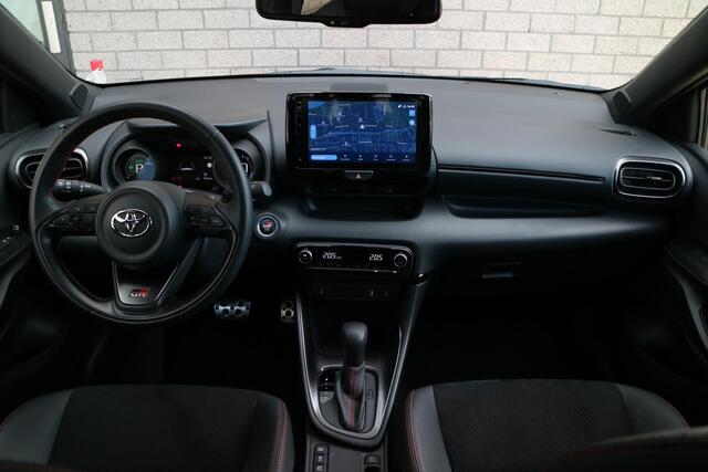 Toyota YARIS 1.5 Hybrid GR Sport | Automaat! | Navi | Carplay |