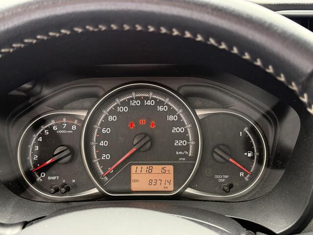 Toyota YARIS 1.3 VVT-i Aspiration | NAP | Trekhaak | Achteruitrijcamera | Cruise Control | Airco | BT-Telefoonfunctie |