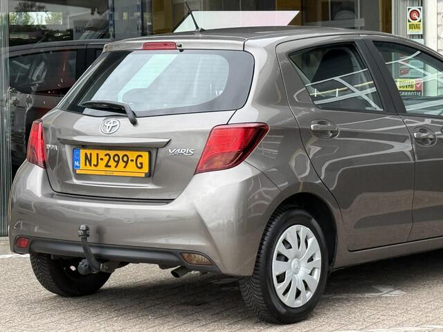 Toyota YARIS 1.3 VVT-i Aspiration | NAP | Trekhaak | Achteruitrijcamera | Cruise Control | Airco | BT-Telefoonfunctie |