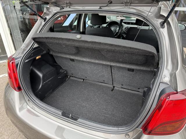Toyota YARIS 1.3 VVT-i Aspiration | NAP | Trekhaak | Achteruitrijcamera | Cruise Control | Airco | BT-Telefoonfunctie |
