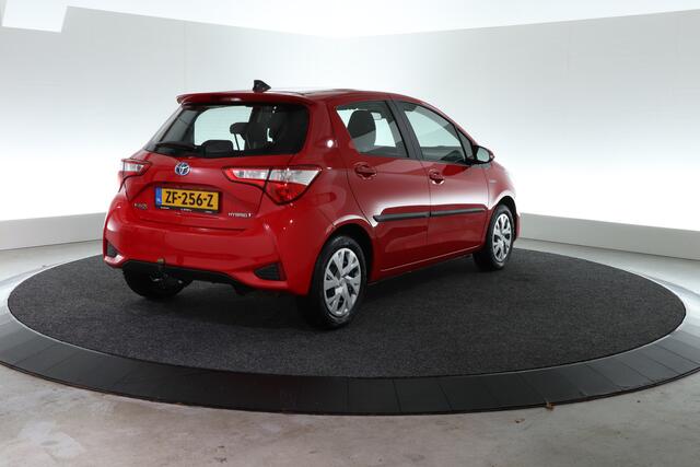 Toyota YARIS 1.5 Hybrid Active | TREKHAAK | CAMERA |