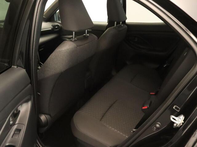 Toyota YARIS Cross 1.5 Hybrid 130 Dynamic - ADAPTIEVE CRUISE CONTROL - NAVIGATIE FULL MAP - APPLE CARPLAY/ANDROID AUTO - EXTRA GETINT GLAS - STUURWIELVERWARMING - STOELVERWARMING - DODEHOEKDETECTIE - CLIMATE CONTROL - KEYLESS ENTRY/START - PARKEERSENSOREN VOOR + ACHTE