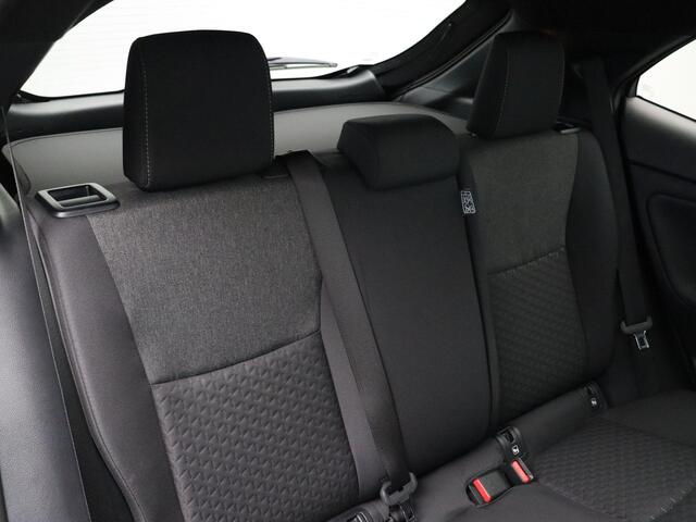 Toyota YARIS Cross 1.5 Hybrid 130 Dynamic | Achteruitrijcamera | Stuur, Voorruit en stoelverwarming | Apple Carplay & Android Auto |
