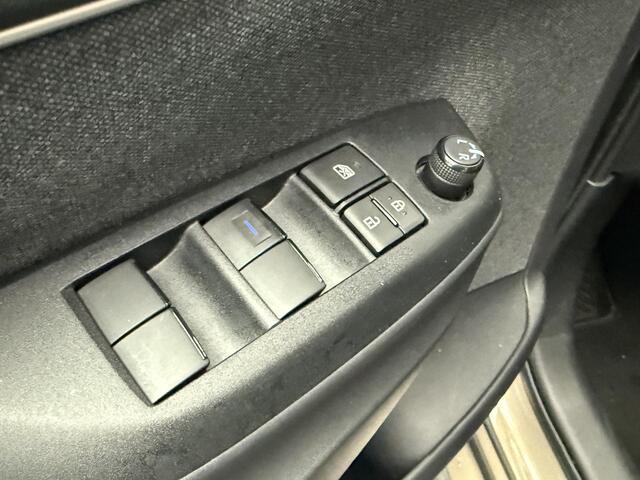 Toyota YARIS 1.5 Hybrid Dynamic NL auto, slechts 34000km, all season banden