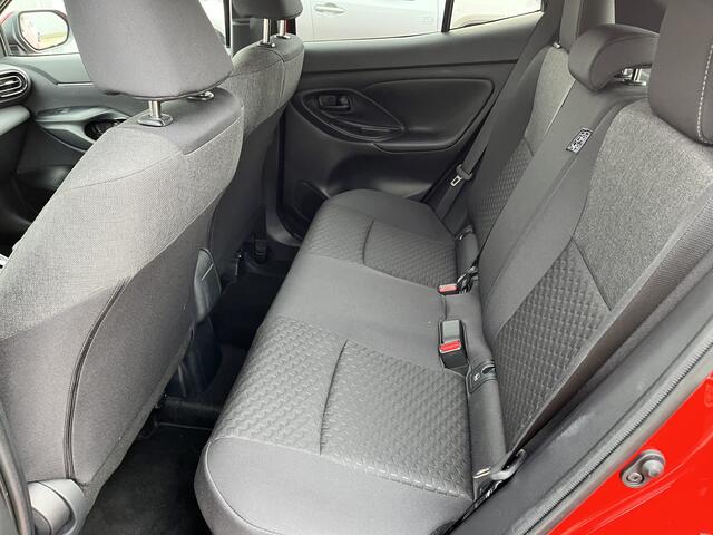 Toyota YARIS Cross 1.5 Hybrid 130PK First Edition Limited 2024 Model Trekhaak Stoel Stuur Verwarming Keyless Carplay Groot Scherm