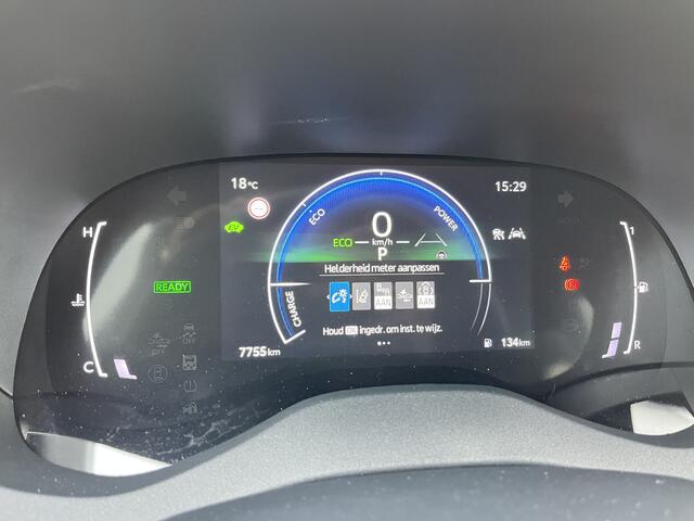 Toyota YARIS Cross 1.5 Hybrid 130PK First Edition Limited 2024 Model Trekhaak Stoel Stuur Verwarming Keyless Carplay Groot Scherm