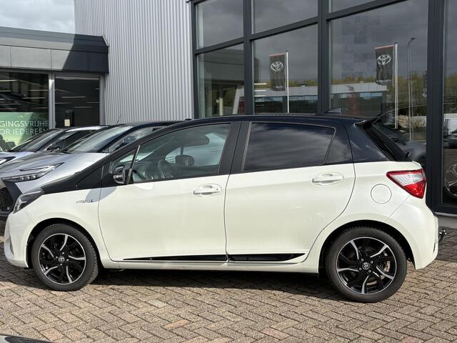Toyota YARIS 1.5 Hybrid Bi-Tone Plus Panorama dak Trekhaak