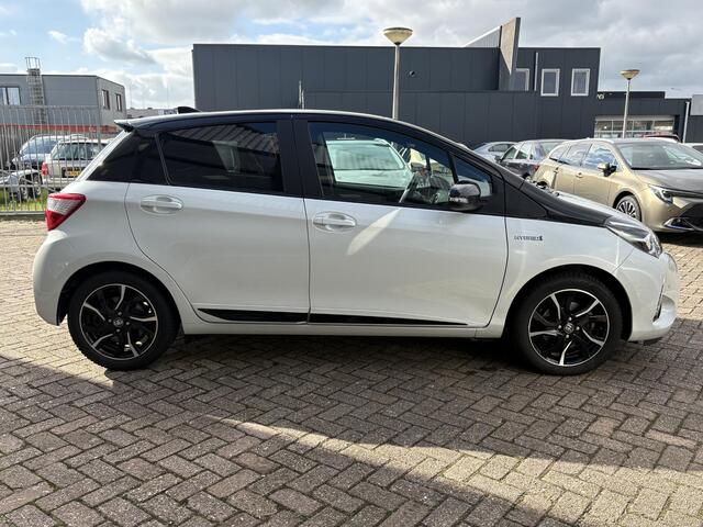 Toyota YARIS 1.5 Hybrid Bi-Tone Plus Panorama dak Trekhaak