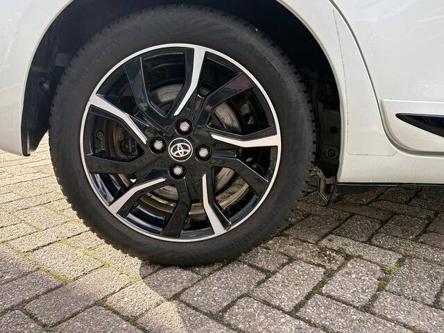 Toyota YARIS 1.5 Hybrid Bi-Tone Plus Panorama dak Trekhaak