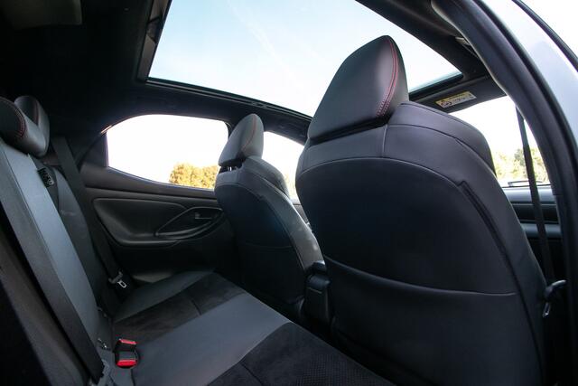 Toyota YARIS 1.5 Hybrid 130 GR Sport - Pano dak | Ad. Cruise | Stoelverw. | Cam | Nav