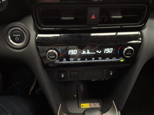 Toyota YARIS Cross 1.5 Hybrid 130 Executive demo | Half Leer