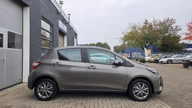 Toyota YARIS 1.5 VVT-i Comfort | CAMERA | PARKEERSENSOREN | STOELVERWARMING | VOLLEDIGE ONDERHOUDSHISTORIE