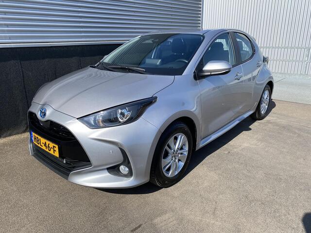 Toyota YARIS 1.5 Hybrid Business Plus Parkeersensoren voor + achter, Stoelverwarming, Apple carplay en/of Android auto navigatie, Adaptieve cruise control, Climate control, Achteruitrijcamera, BTW-auto