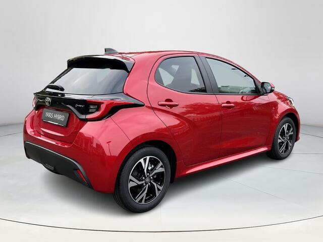 Toyota YARIS 1.5 Hybrid 115 Dynamic | Emotional Red | Comfort Pack | Nieuw uit voorraad leverbaar |