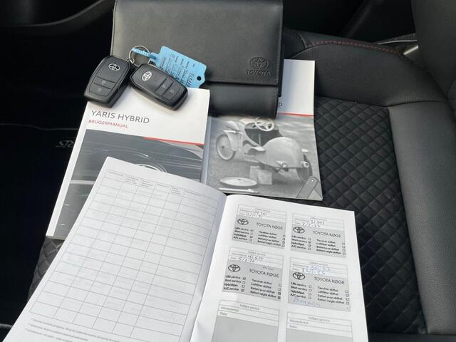 Toyota YARIS 1.5 HYBRID Premier edition! Leder, Headup, ACC, TwoTone, Stoel/Stuur verw.