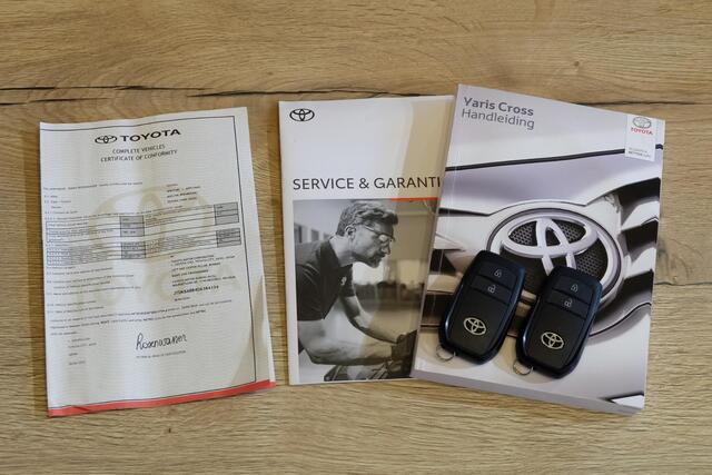 Toyota YARIS Cross 1.5 Hybrid 115 First Edition / Fabrieksgarantie t/m '34 / Stuurverwarming