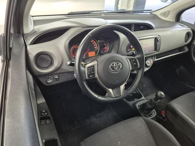 Toyota YARIS 1.3 VVT-i Trend Bi-Tone, Apk 6-2026! VERWACHT!!