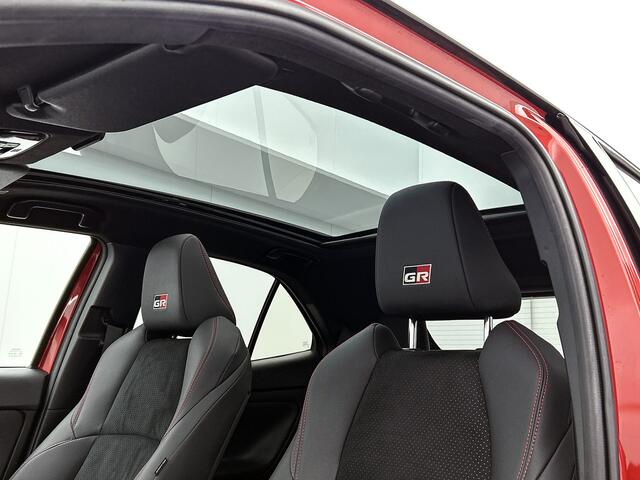 Toyota YARIS Cross 1.5 Hybrid 130 GR Sport | Panorama dak | JBL | Lederen bekleding | Afn trek.