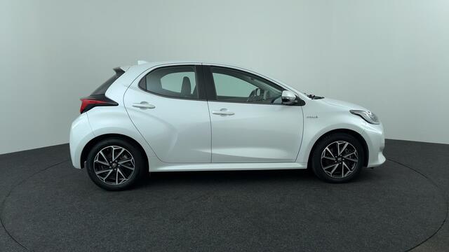 Toyota YARIS 1.5 Hybrid Dynamic | P.cam | LED | Navi