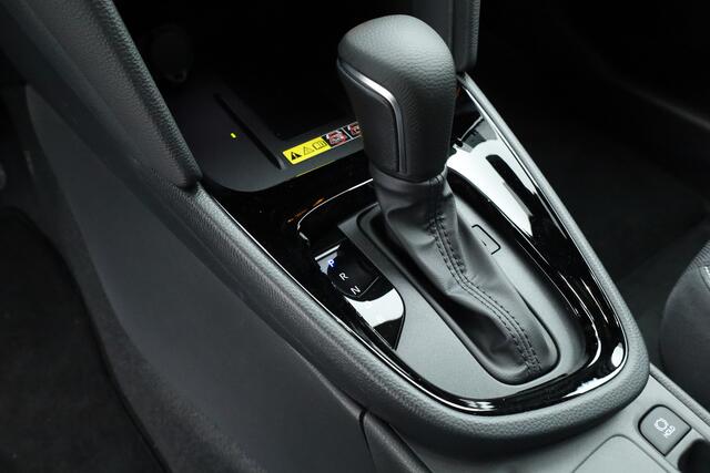 Toyota YARIS Cross 1.5 Hybrid 130 Teamplayer | Pearl White parelmoer | Winter pack | Safety Pack | Adapt. Cruise | Camera