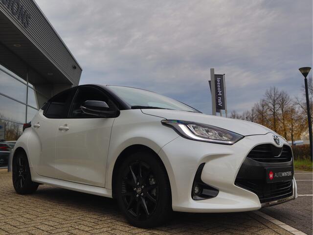 Toyota YARIS 1.5 Hybrid Executive Black&White | Stoelverwarming | Cruise Control | Carplay | Camera | Tot 10Jr. Garantie |