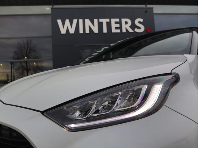 Toyota YARIS 1.5 Hybrid Executive Black&White | Stoelverwarming | Cruise Control | Carplay | Camera | Tot 10Jr. Garantie |