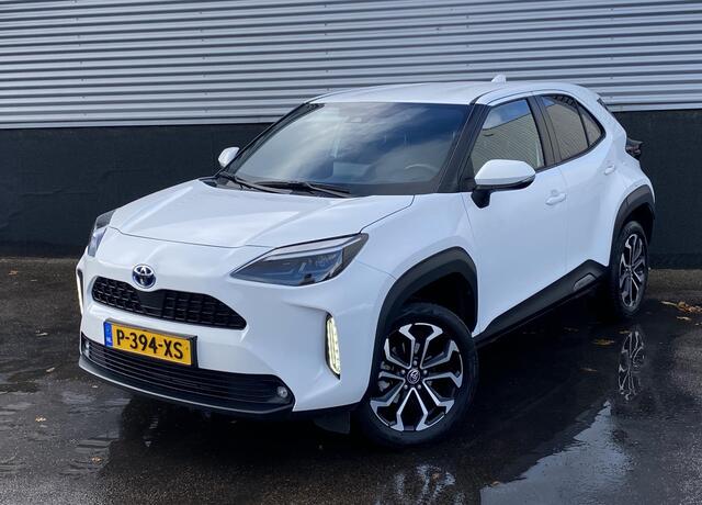 Toyota YARIS Cross 1.5 Hybrid First Edition Trekhaak, 1e eign. NL-auto, Navigatie, Privacy glass, LED, Smart Key, Achteruitrijcamera, Adaptieve cruise control
