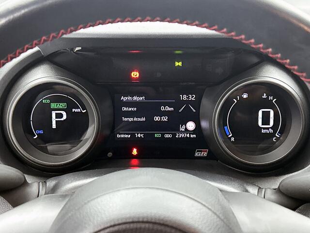 Toyota YARIS 1.5 Hybrid 130 GR Sport | Sportstoelen | Stoelverwarming | Head up Display | Navigatie | 18 inch LM Velgen |