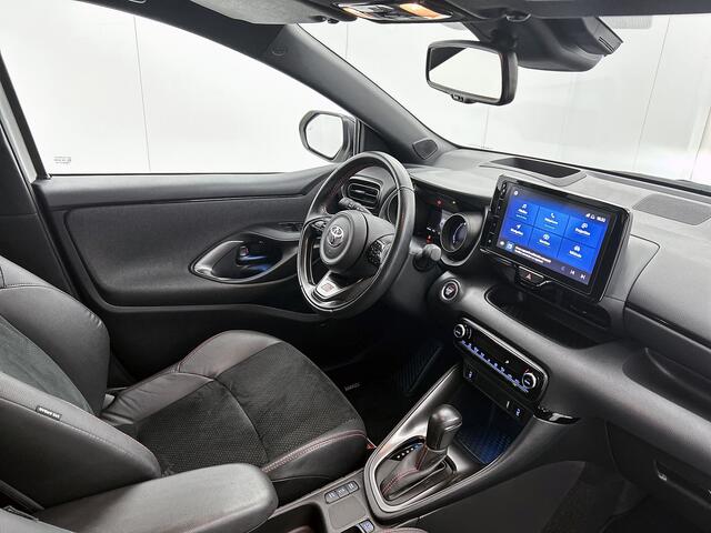 Toyota YARIS 1.5 Hybrid 130 GR Sport | Sportstoelen | Stoelverwarming | Head up Display | Navigatie | 18 inch LM Velgen |