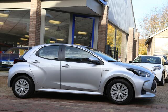 Toyota YARIS 1.5 Hybrid Active Navi Carplay Camera ACC