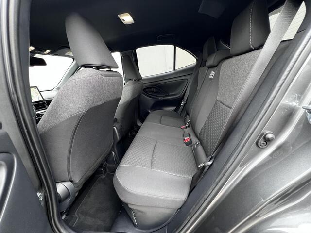 Toyota YARIS Cross 1.5 Hybrid Dynamic Automaat / Fabrieksgarantie tot 04-2028 < 100.000km, tot 10 jaar mogelijk ** / Navigatie (abbo) / Adaptieve CC / Achteruitrijcamera / Apple Carplay Android / 17" LM wielen /