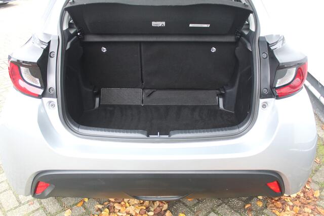 Toyota YARIS Hybrid Mazda 2 Mazda 2 l Apple Carplay/ Android auto l Keyless l Automaat l Cruise control l Stuur- en Stoelverwarming VDL auto