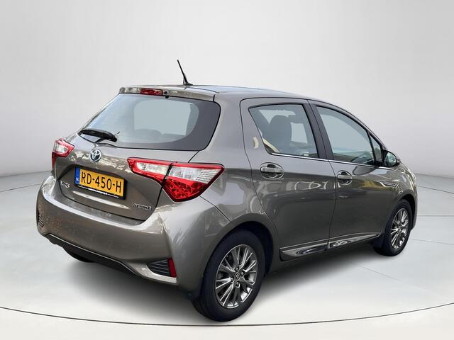 Toyota YARIS 1.5 Hybrid Executive | Navigatie | Licht metalen velgen | Parkeercamera | Armsteun voor |