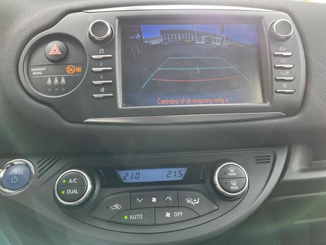 Toyota YARIS 1.5 Hybrid Executive | Navigatie | Licht metalen velgen | Parkeercamera | Armsteun voor |
